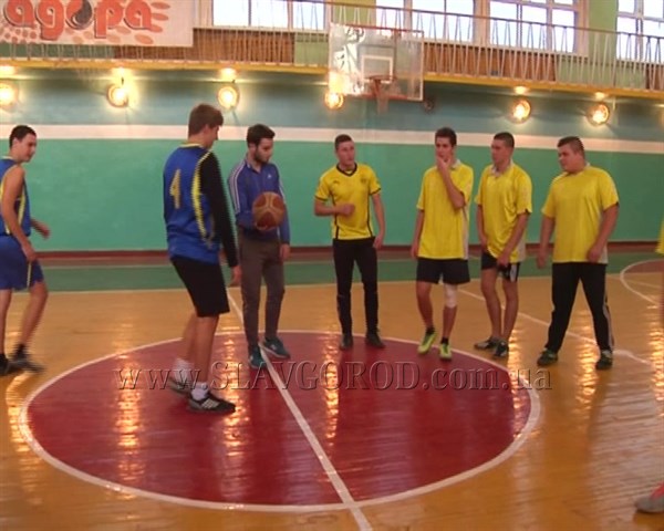 Спартакиада продолжается: в Славянске состоялись соревнования по баскетболу среди юношей