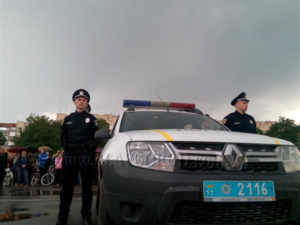 "Служить и защищать", а не "карать и крышевать":в Славянске представили новую патрульную полицию (Фото, Видео)
