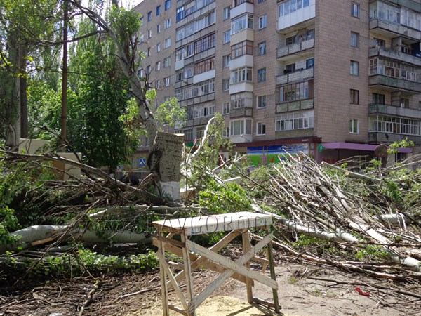 Славянск 8 мая: жители города  привыкают жить в условиях постоянного ожидания штурма