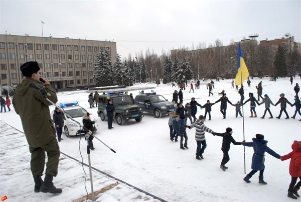 Национальная гвардия вместе с Национальной полицией поздравили жителей Славянска и Краматорска с Новым Годом (Фото)