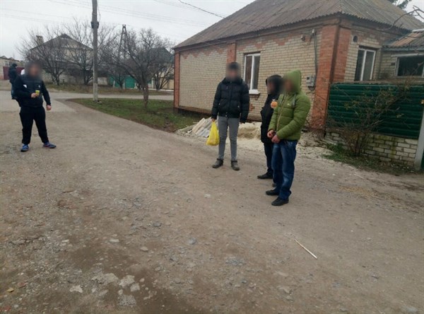 В Славянске возле одного из магазинов бывший зэк пырнул ножом случайного собеседника