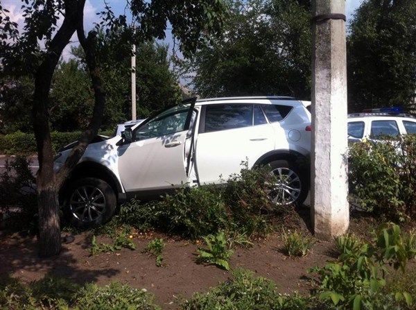 В Славянске водитель Жигулей при развороте врезался в Тойоту. В ДТП трое пострадавших