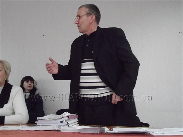 В Славянске на заседание  комиссии явился местный житель и пожаловался на одного из  депутатов 