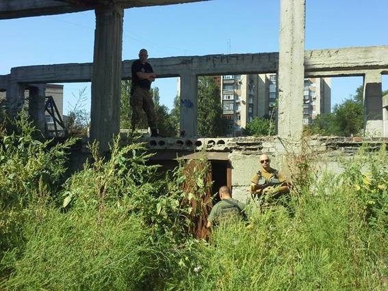В недостроенной девятиэтажке в центре Славянска обнаружили склад с противотанковыми управляемыми реактивными снарядами