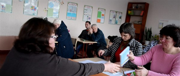 Выборы в Николаевке: От ЦИК требуют заменить бездействующих членов районной комиссии