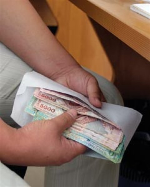 Жители Славянска готовы платить тысячи гривен за то, чтобы устроиться на работу