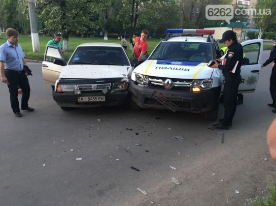 В Славянске патрульная полиция врезалась в авто с детьми 