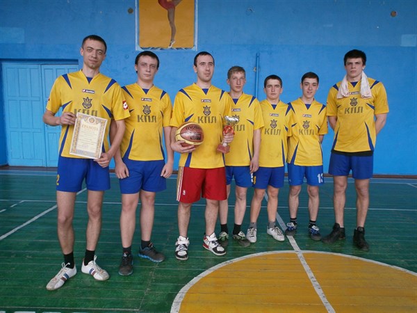 В рамках спартакиады в Славянске прошли соревнования по баскетболу
