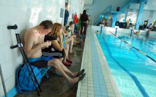 В Славянске проходит чемпионат по плаванию среди спортсменов с ограниченными возможностями