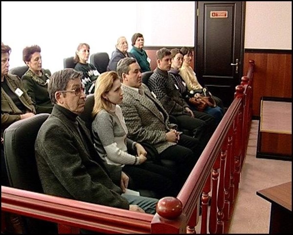 В Славянске утвердили список присяжных горрайонного суда, в него вошло 34 человека