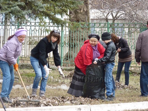 В Славянске началась генеральная весенняя уборка города