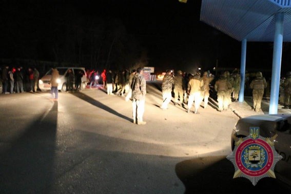 Полиция со стрельбой задержала под Краматорском автоколонну с блокировщиками, прорвавшуюся из Славянска (Видео)