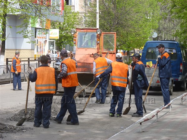 В Славянске начался ямочный ремонт дорог в центральной части города