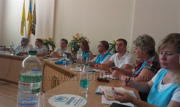 Волонтеры и переселенцы из Славянска приняли участие в обсуждениях областной программы помощи переселенцам