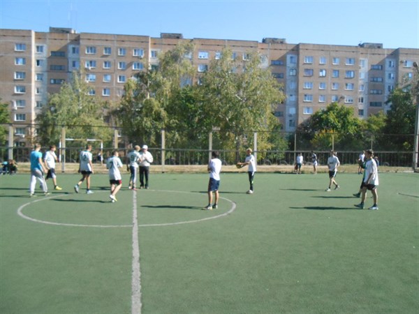 В Славянске состоялись финальные игры по мини-футболу среди восьмиклассников. (Фото)