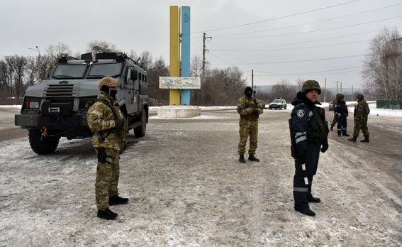 Полицейские Славянска зафиксировали 5  обращений граждан в  Николаевке, где проходят местные выборы (ФОТО)