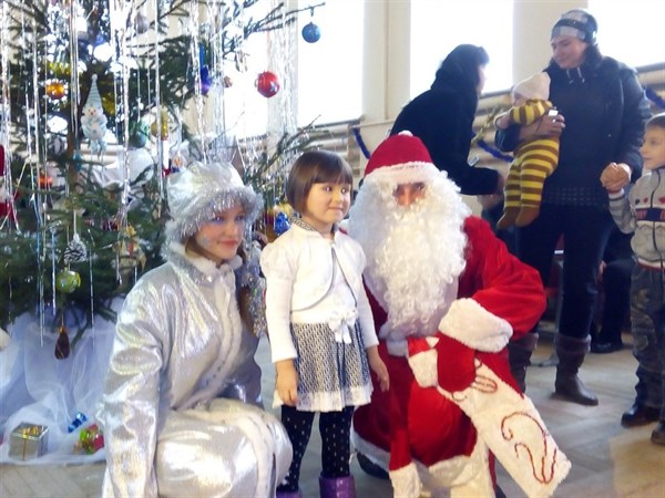 Дед Мороз заранее начал поздравлять с Новым годом славянскую ребятню