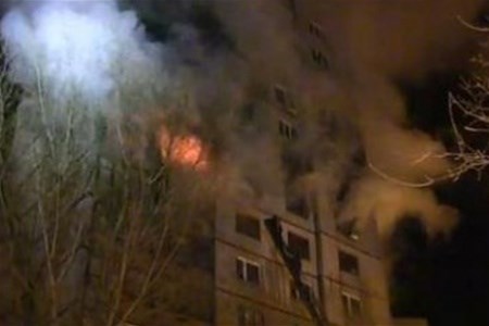 В новогоднюю ночь жильцы девятиэтажки на улице Коммунаров в Славянске пережили пожар
