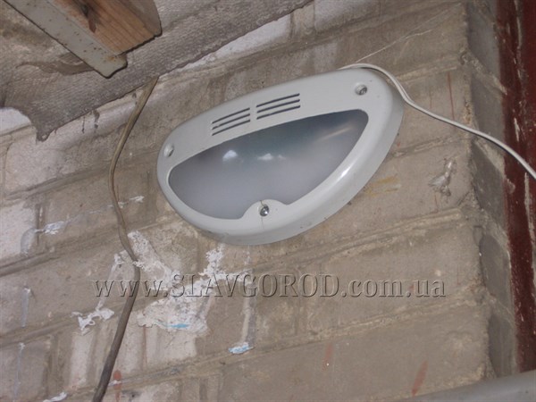 В Славянске с домов пропадают энергосберегающие светильники
