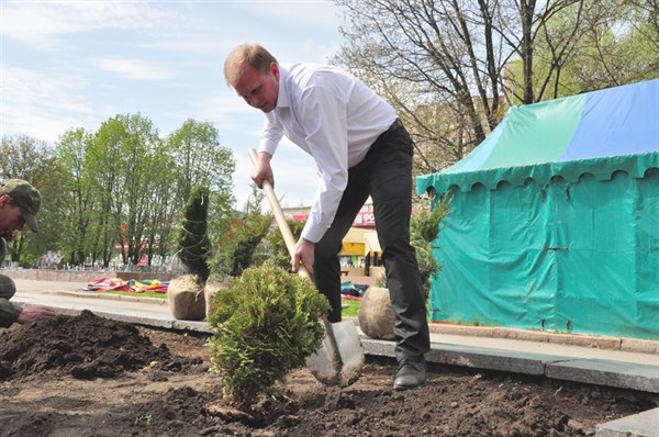 В Славянске продолжаются мероприятия по озеленению города