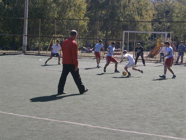 Команда футболистов 20 – й школы Славянска выиграла турнир «Кожаный мяч»