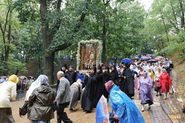 В столице состоялся крестный ход с семью чудотворными иконами Божей матери, среди святынь и чудотворная икона из Святогорска