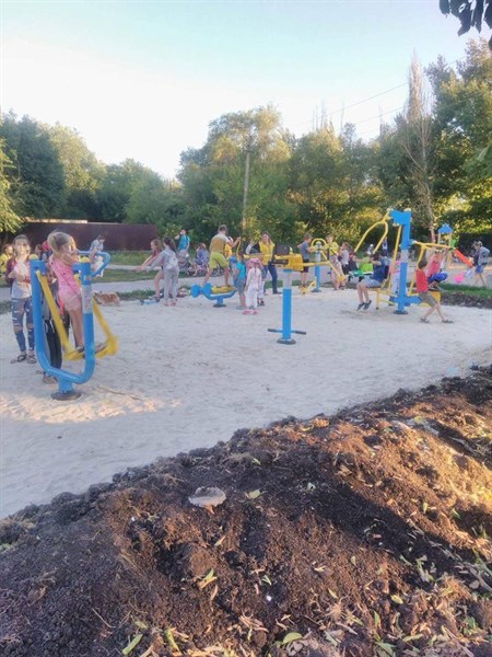 Новые тренажерные площадки в Славянске рискуют превратиться в территорию грязи  
