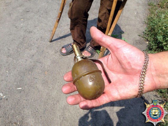 В Славянске милиционеры нашли в шкафу пенсионера заначку - гранату РГД-5