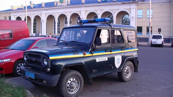 В Славянске полсотни полицейских провели оперативную отработку города
