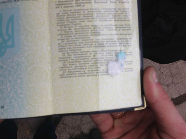 В Славянске наркоманы носят дозу в паспорте (Фото)