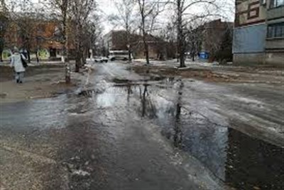 "Славводоканал" не устраняет проблему жителей улицы Профессиональной, утопающих в воде  