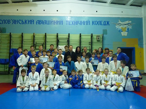 В Славянской школе дзюдо подвели итоги и наградили лучших спортсменов 2013 года