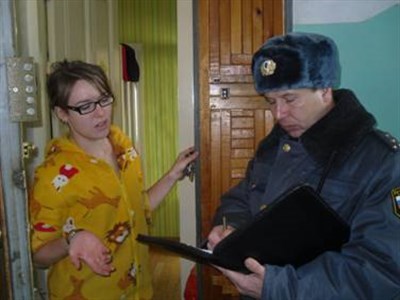 Жительница Славянска заметила, что ее обворовали только после того, как милиционеры принесли ей украденную вещь обратно