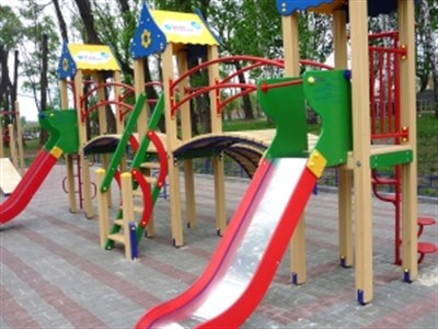 Власти Славянска  хотят закупить более дорогие детские площадки у киевских предпринимателей