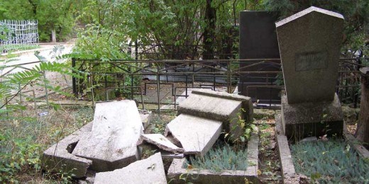Мэр Славянска призвала горожан не ссориться и пообещала, что на кладбище места хватит всем