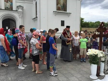 Школьники из Славянска паломничают по украинскими святыням