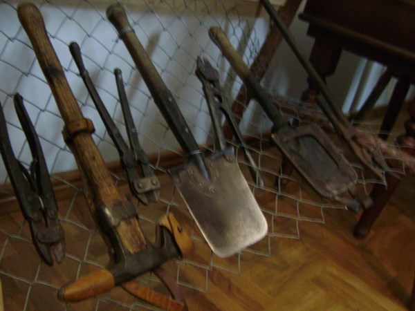В поисках металла: двое приятелей воровали металлические конструкции в частном секторе Славянска