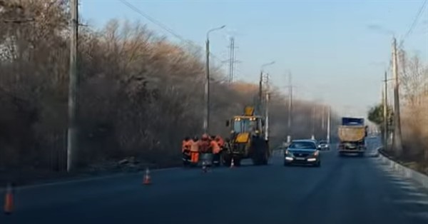 Между Славянском и Краматорском продолжается ремонт дороги