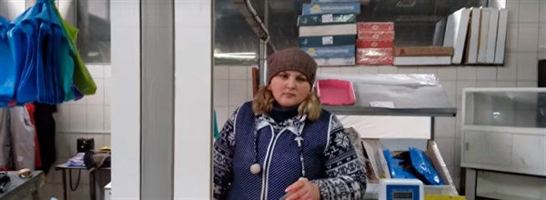 В рыбном отделе на центральном рынке Славянска продавцы с помощью "подкрученных" весов обманывают покупателей (ВИДЕО)