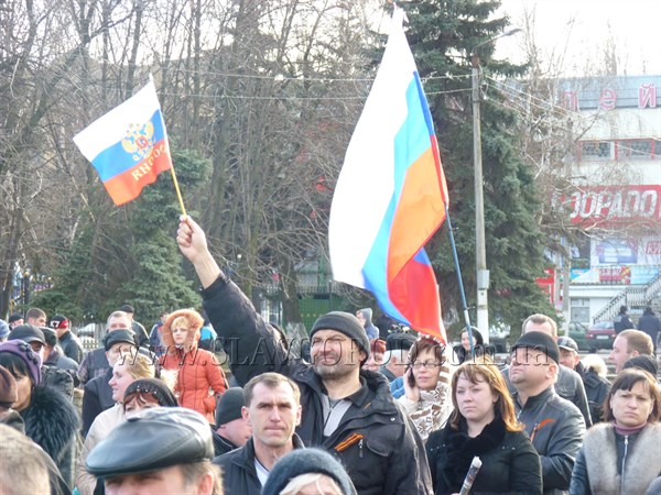 «Сейчас решается судьба нашей страны»: на Центральной площади Славянска состоялся антифрекинговый митинг, но людей больше интересовал референдум