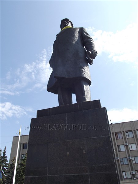 Славянская прокуратура ответила на запрос депутата о попытке сноса памятника Ленину