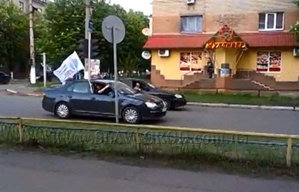 Видеофакт: в Славянске состоялся автопробег в поддержку Донецкой народной Республики