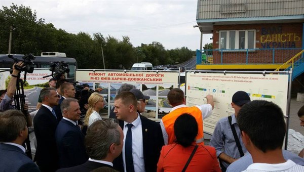 Жебривский заявил, что президент приедет на открытие участка дороги, который соединит Изюм и Славянск 