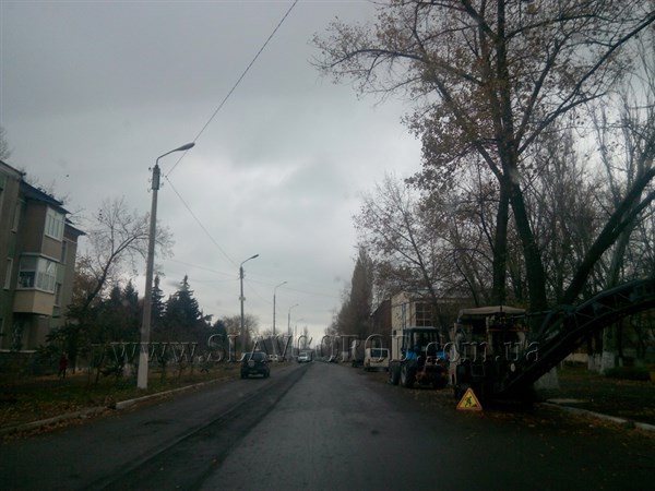 В Славянске чиновники рапортуют о продолжении капитального ремонта дорог