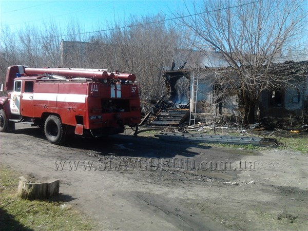 Житель Славянска остался без наследства: в результате пожара сгорел дом, который достался мужчине после смерти его матери