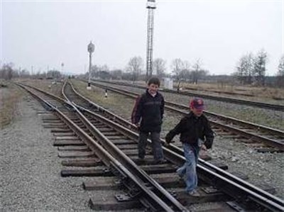Работники линейного отдела на станции Славянск помогли вернуть в «Изумрудный город» двух несовершеннолетних беглецов