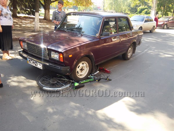 В Славянске прямо в центре города под колеса жигулей попал 12-летний  школьник 