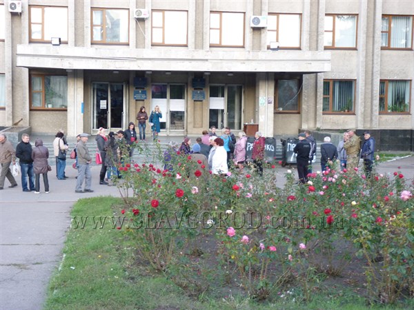 «Люстраторы» намерены организовать дежурство в здании городского совета Славянска