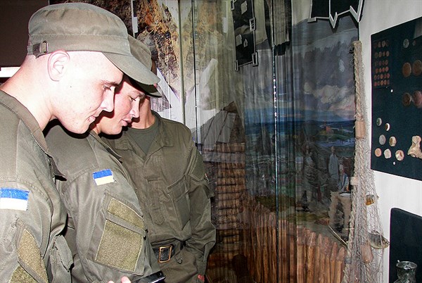 В Славянске военные посещают музеи