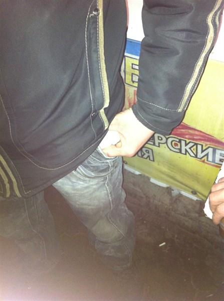 В Славянске полицейские "на глаз" определили наркомана на привокзальной площади 